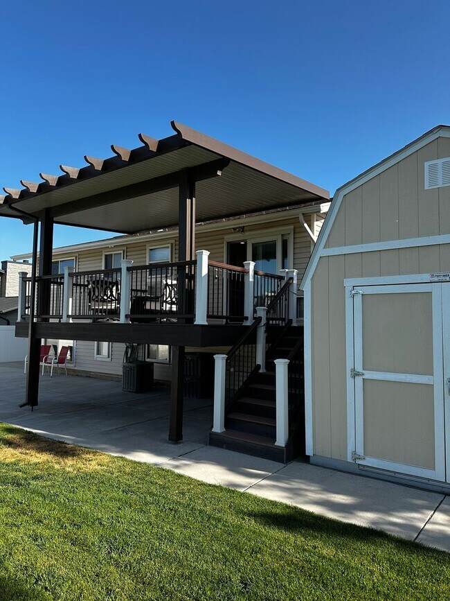 Building Photo - Beautifully Updated Two-Story Home in Sandy — Mountain Views & Big Backyard!
