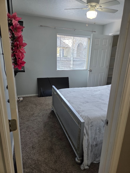 Building Photo - 1609 S Middle Creek Ct