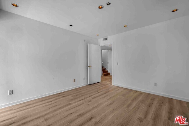 Building Photo - 15 63rd Ave