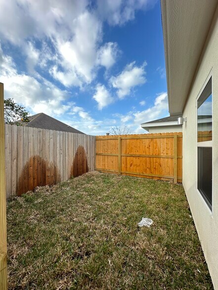 Building Photo - 3121 W Driftwood St