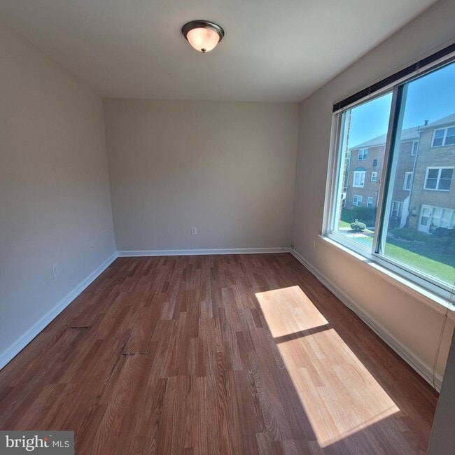 Building Photo - 1833 Addison Rd S