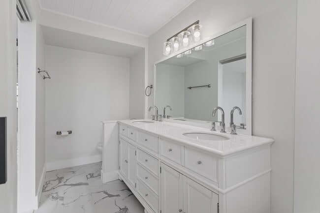 Building Photo - 9233 SW 8th St