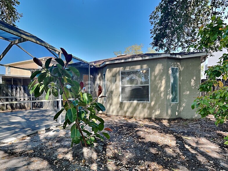 Building Photo - 10431 Blackmore Dr