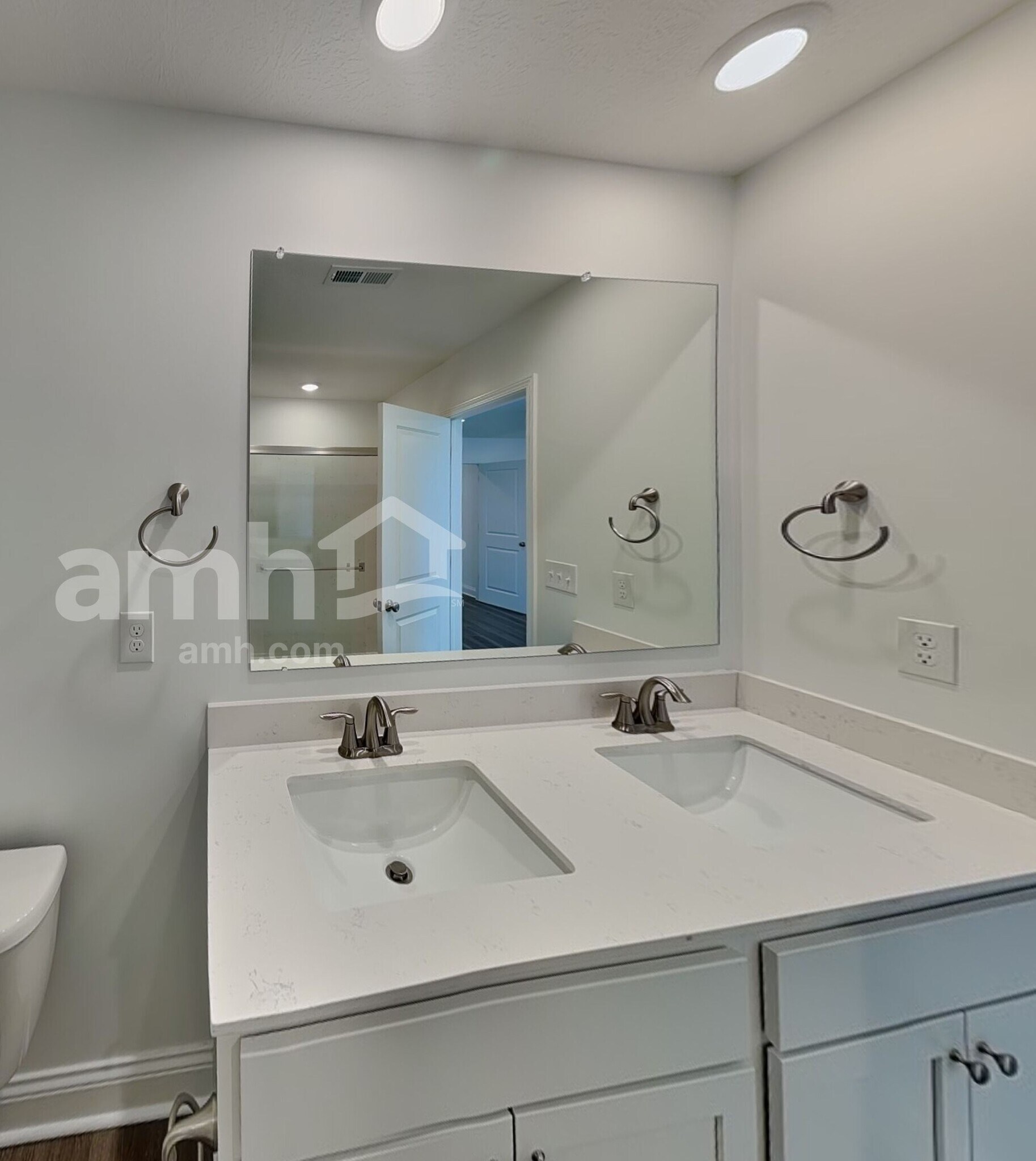 Building Photo - 1034 Heritage Blvd