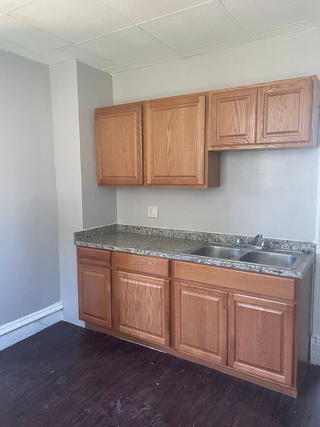 Building Photo - 2219 5th Ave S