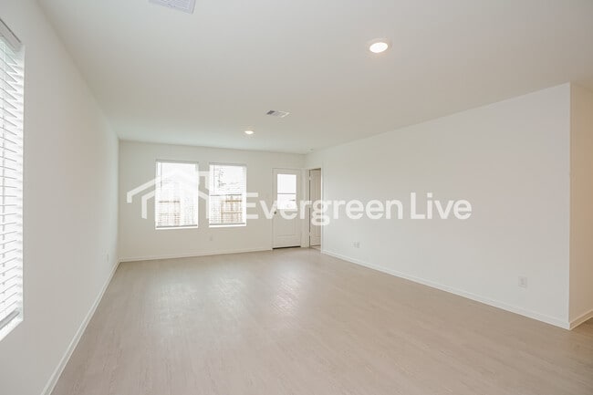 Building Photo - 319 Bush Mdw Ln