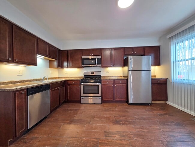 Building Photo - 331 Lawn Terrace