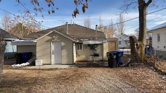 Building Photo - 1 BEDROOM MAGNA DUPLEX - GREAT PRICE!