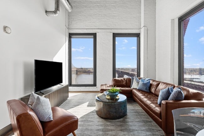 Building Photo - Peper Lofts @ Laclede's Landing