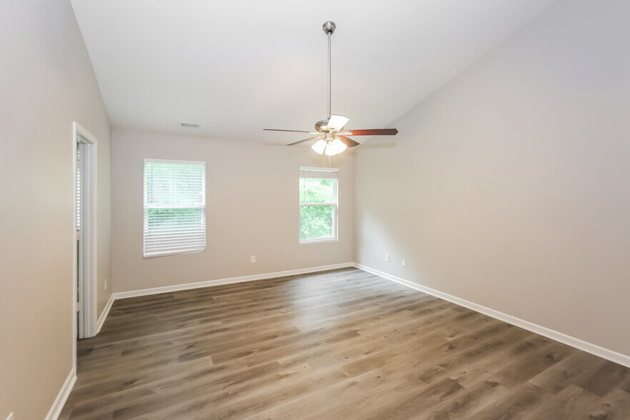 Building Photo - 7107 Lighted Way Ln
