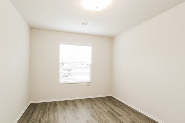 Building Photo - 135 Cooper Creek Ln