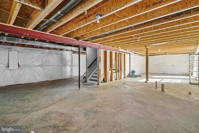 Building Photo - 21169 Elizabeth Hill St