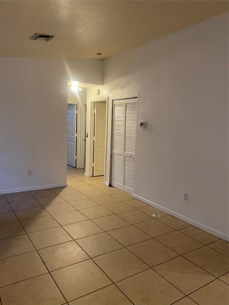 Building Photo - 2225 Laura Ln