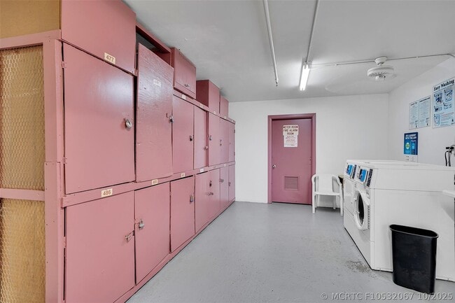 Building Photo - 486 Fanshaw L