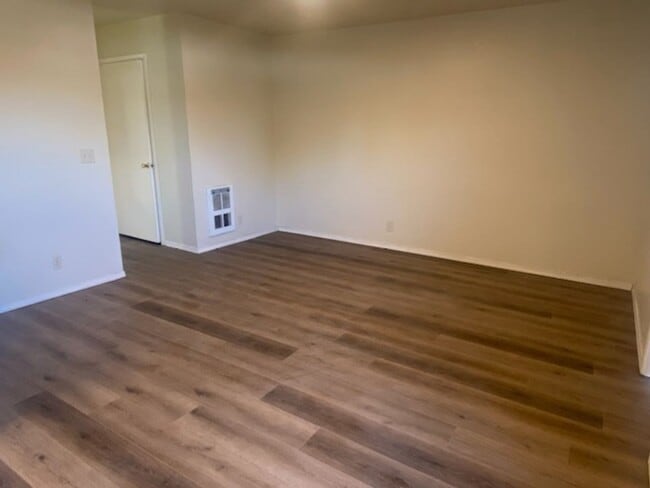 Building Photo - Fantastic 2-Bedroom, 1-Bath Apartment With W/D Hookups in Creswell!