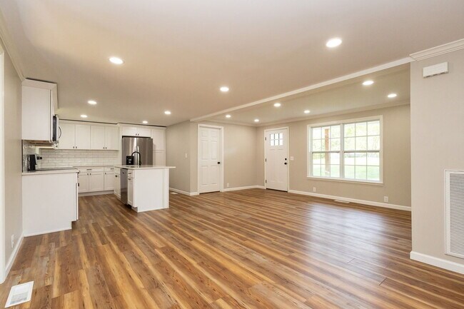 Building Photo - 125 Anderson Rd