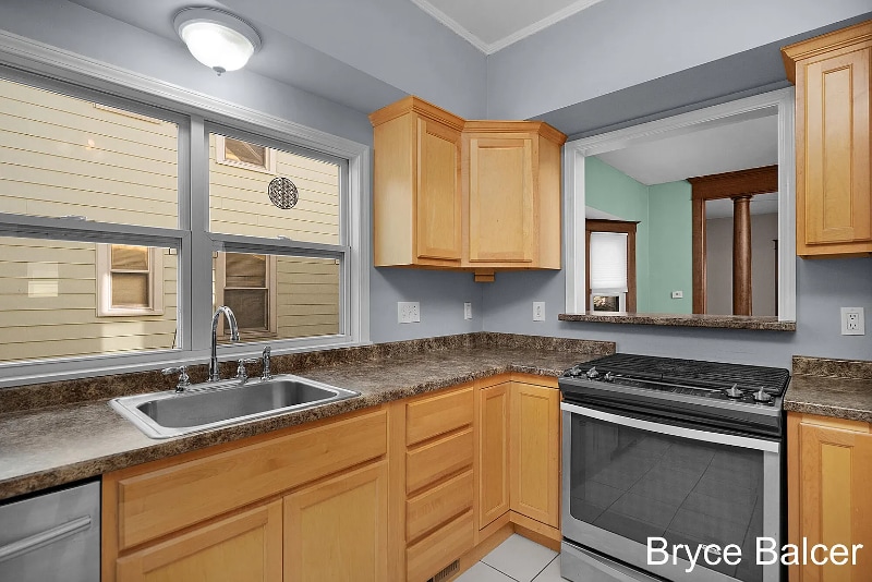 Building Photo - 1350 Davis Ave NW