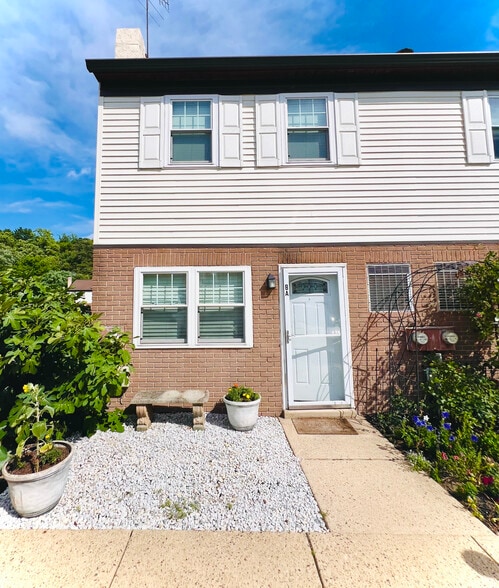 Building Photo - 515 N York Rd