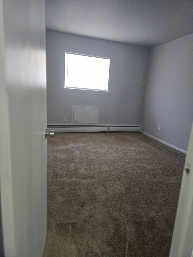 Building Photo - 2 bedrooms, 1 bathroom