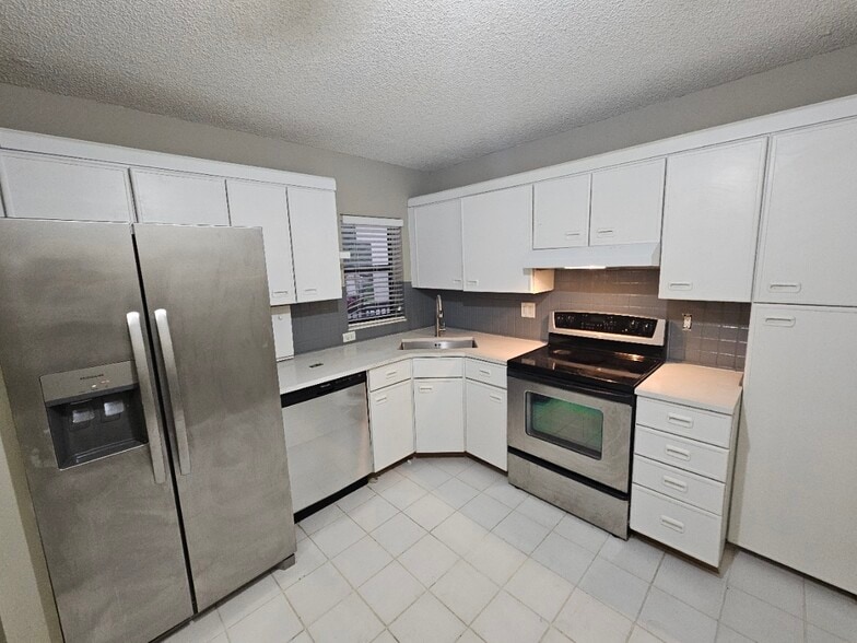 Building Photo - 2738 Carambola Cir S