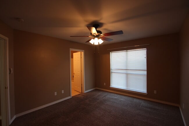 Building Photo - Coming Soon! 3 Bedroom in Flint!