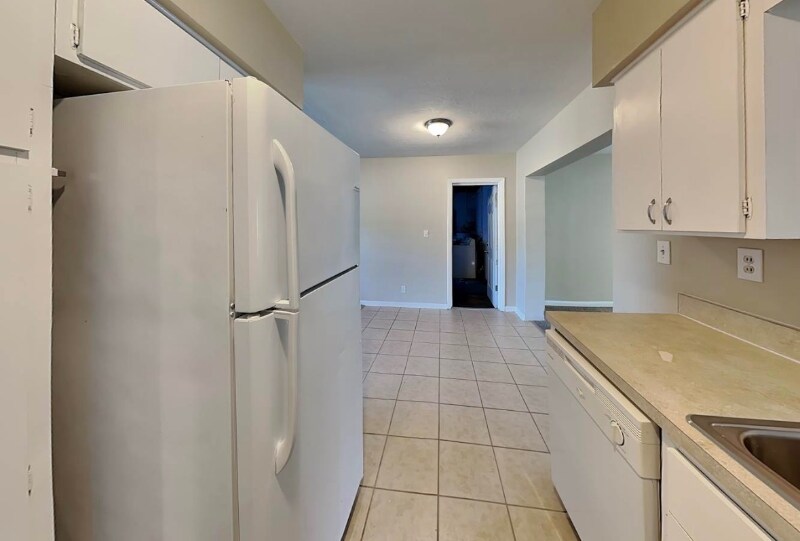 Building Photo - 1265 Stratford Dr