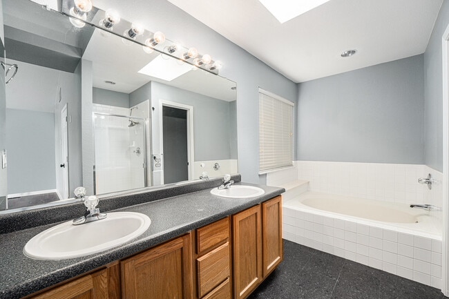 Building Photo - 608 Bentley Pl
