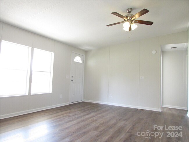 Building Photo - 248 Springway Ln