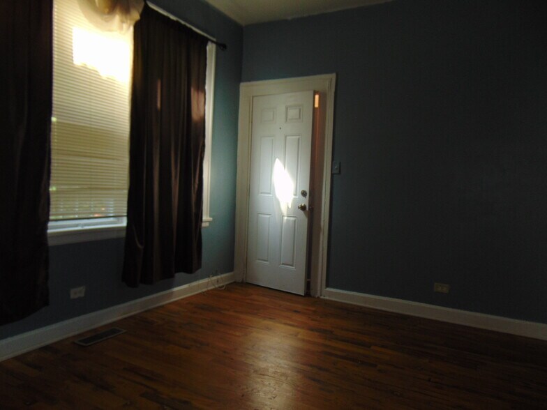 Building Photo - 8353 S Brandon Ave