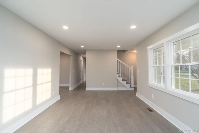 Building Photo - 970 Village Ln