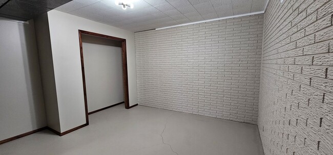 Building Photo - 3 bedroom house for rent