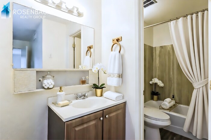 Building Photo - 2625 N Alvernon Way