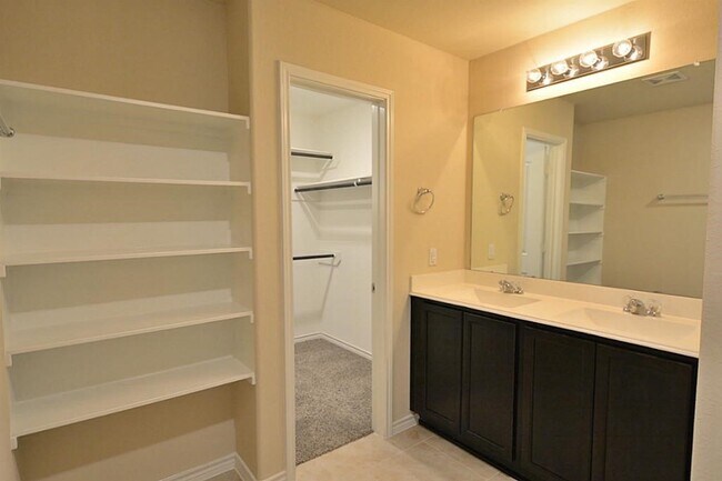 Building Photo - 1810 Bravos Manor Ln