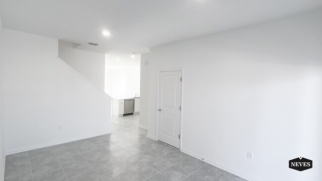 Building Photo - 2562 Skyline Lp