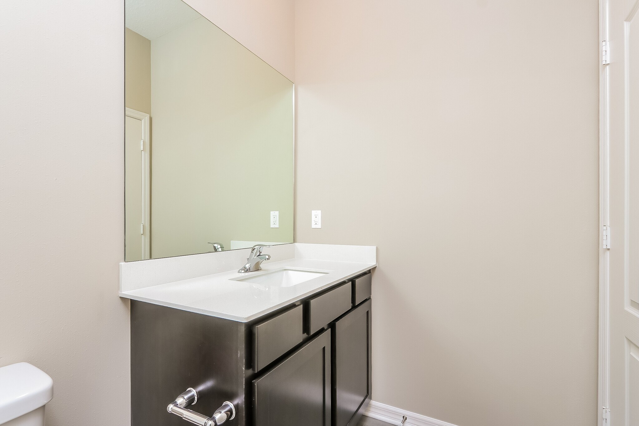 Building Photo - 1723 Party Pl