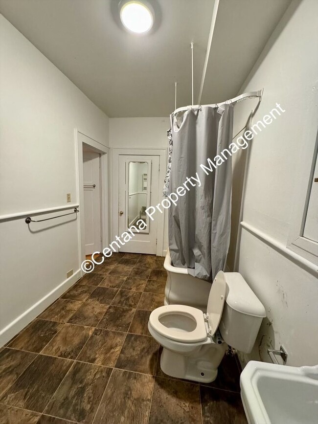 Building Photo - 205-207 N Excelsior Ave