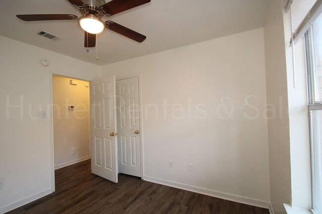 Building Photo - New Fence!