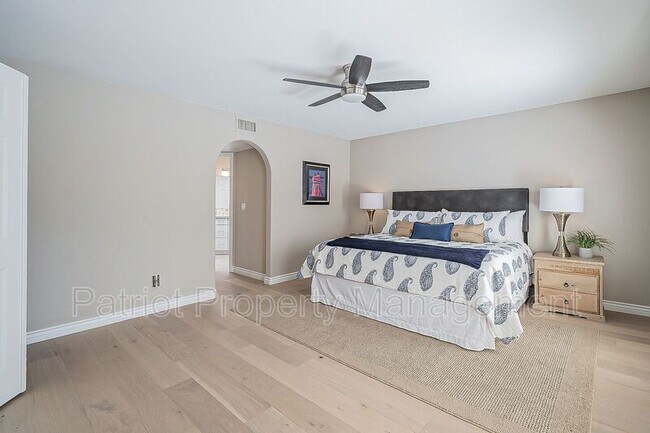 Building Photo - 10527 E Fanfol Ln