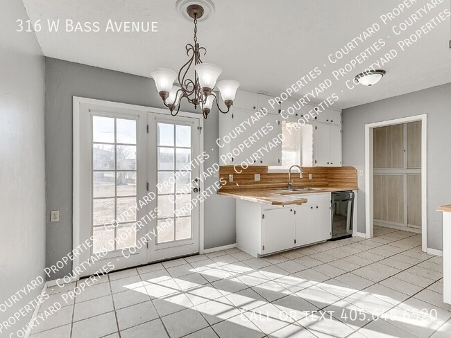 Building Photo - 316 W Bass Ave