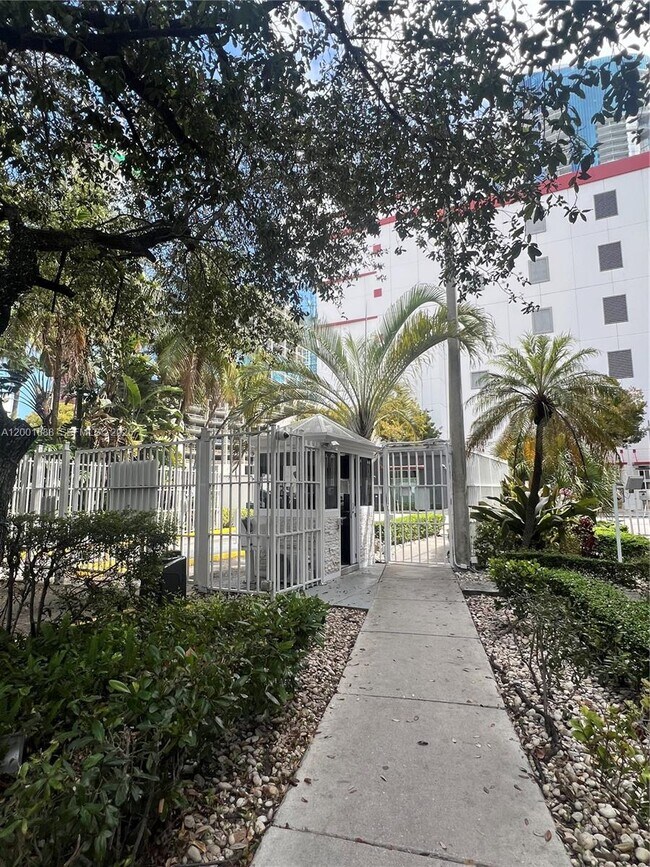 Building Photo - 850 N Miami Ave