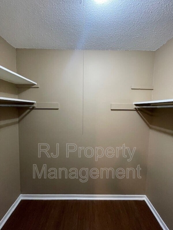 Building Photo - 3432 Powell Ave