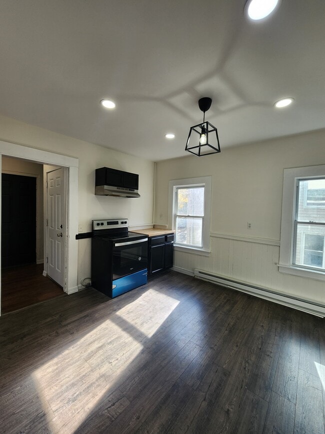 Building Photo - 135 Willow St