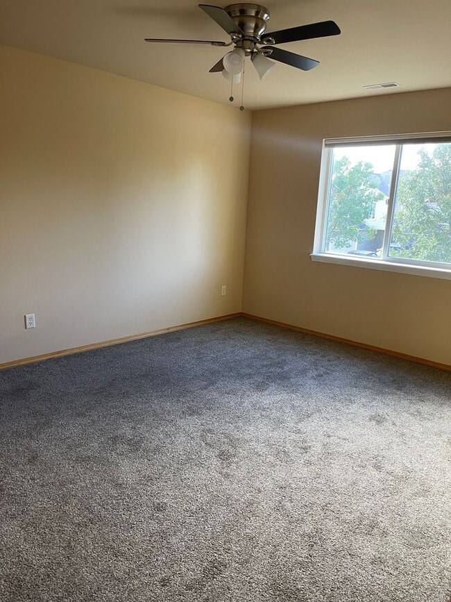 Building Photo - 3 Bed 2.5 Bath in River Rock