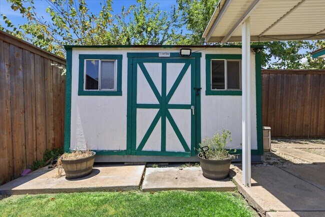 Building Photo - 2132 Bordeaux Dr