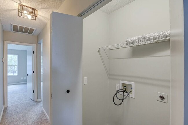 Building Photo - 404 Quartz Dr