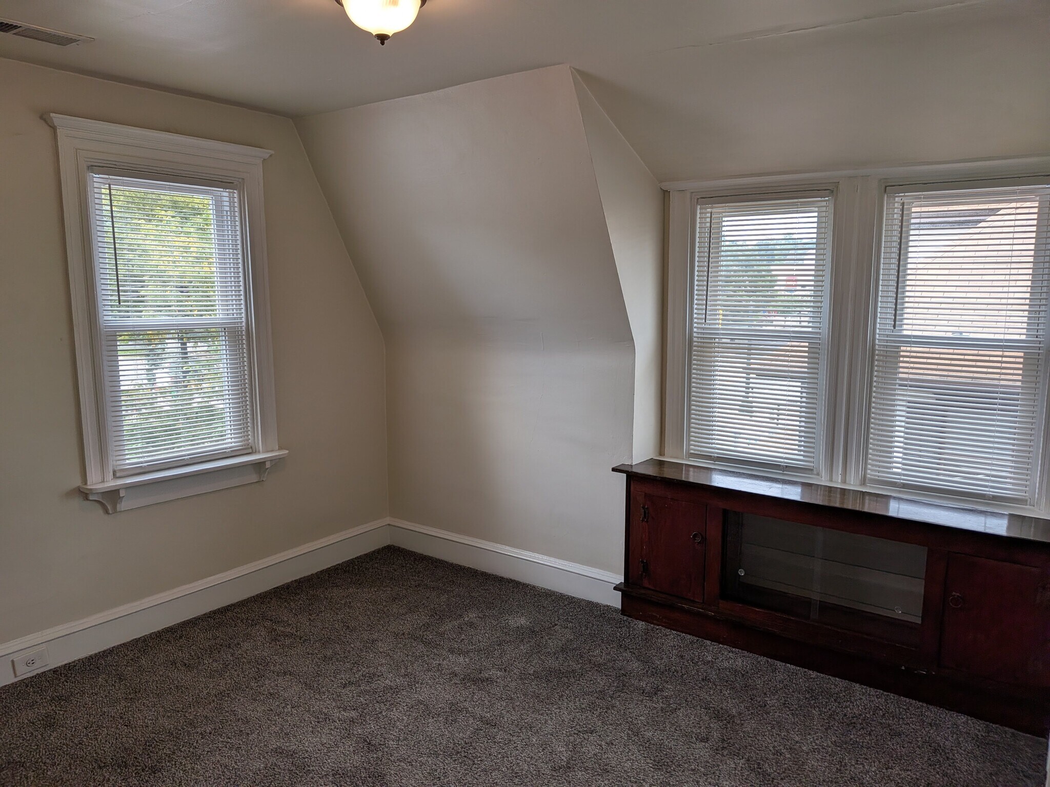 Building Photo - 207 S Easton Rd