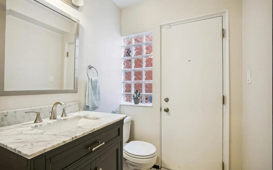 Building Photo - 1770 Hobart St NW