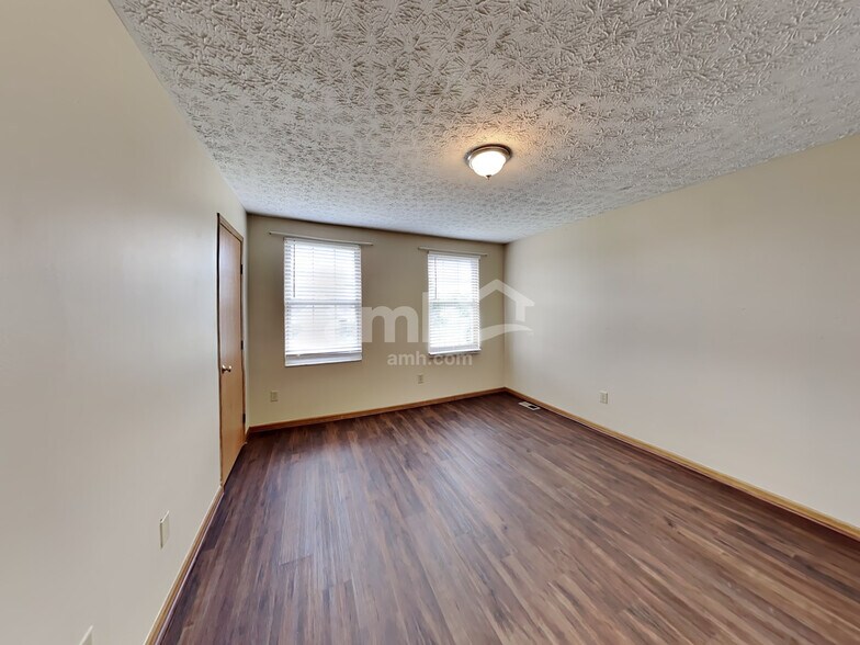 Building Photo - 8438 Lucerne Dr