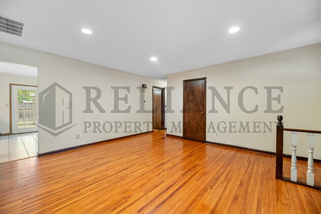 Building Photo - 614 N Brownthrush Ln