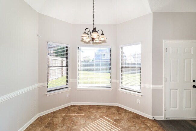 Building Photo - 300 Garden Springs Dr